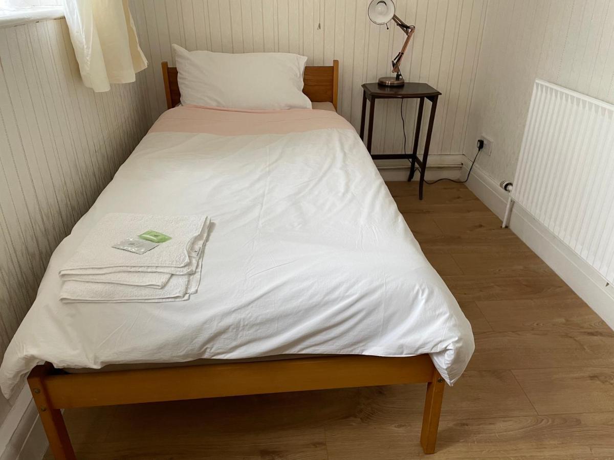 Renovated 4-Bed Home - Sleeps 9 - Parking - Spa Blackpool Esterno foto