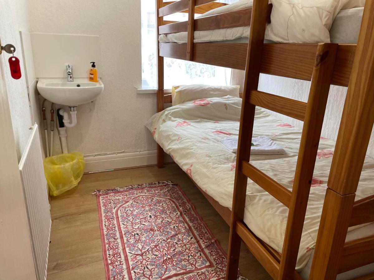Renovated 4-Bed Home - Sleeps 9 - Parking - Spa Blackpool Esterno foto