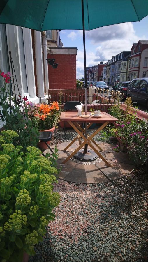 Renovated 4-Bed Home - Sleeps 9 - Parking - Spa Blackpool Esterno foto