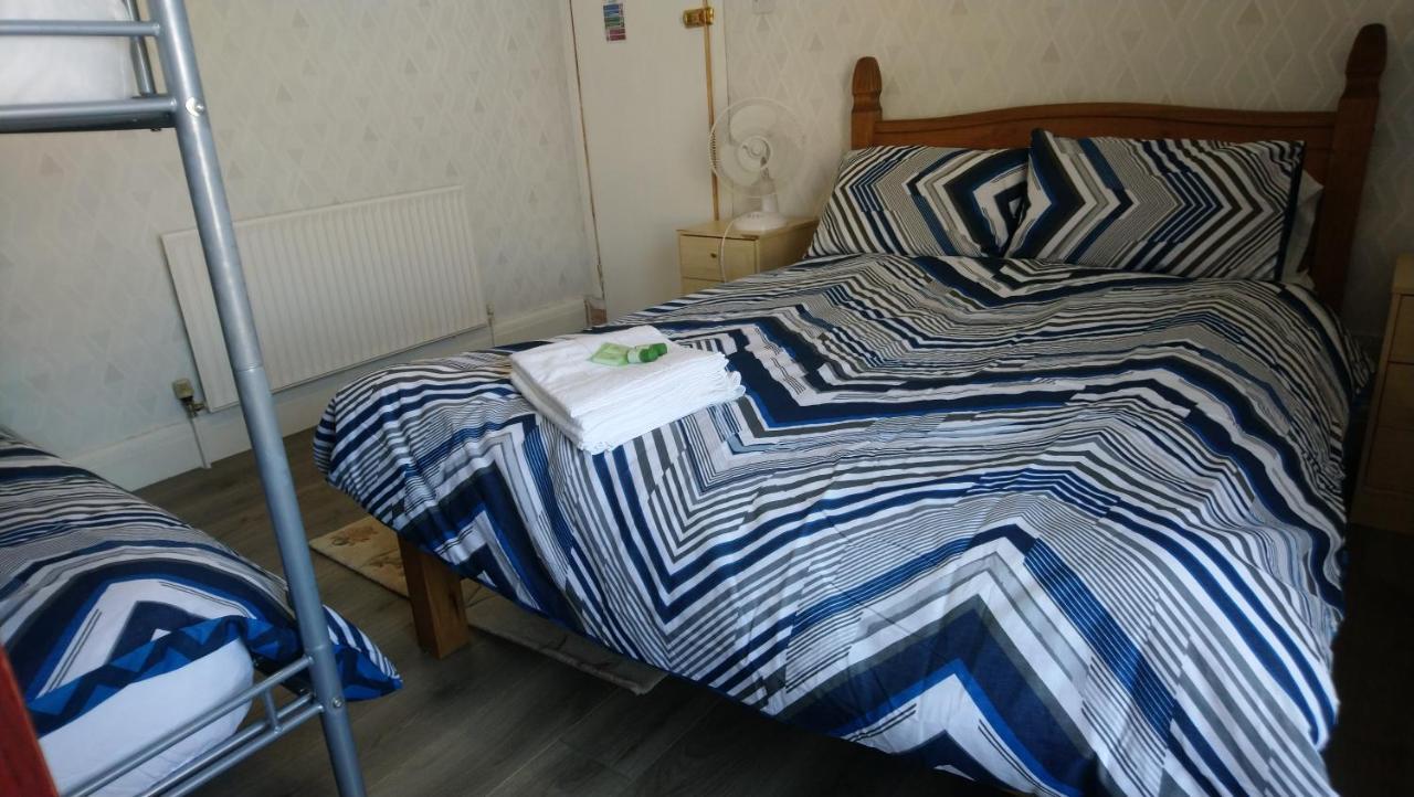 Renovated 4-Bed Home - Sleeps 9 - Parking - Spa Blackpool Esterno foto