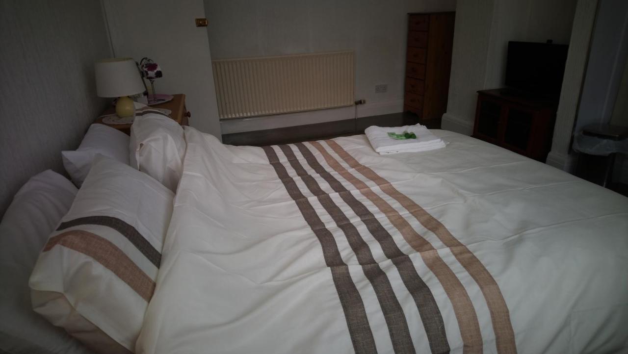 Renovated 4-Bed Home - Sleeps 9 - Parking - Spa Blackpool Esterno foto