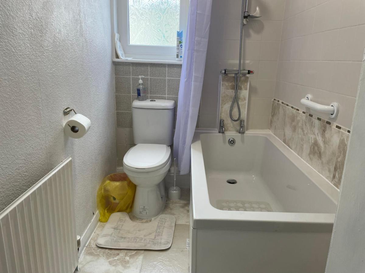 Renovated 4-Bed Home - Sleeps 9 - Parking - Spa Blackpool Esterno foto
