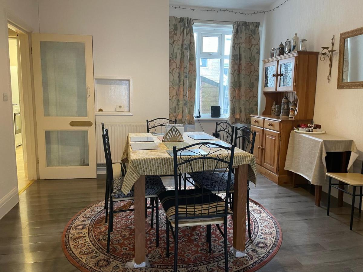 Renovated 4-Bed Home - Sleeps 9 - Parking - Spa Blackpool Esterno foto