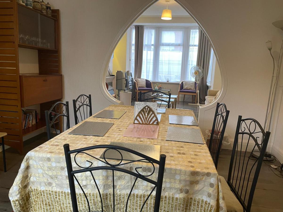 Renovated 4-Bed Home - Sleeps 9 - Parking - Spa Blackpool Esterno foto